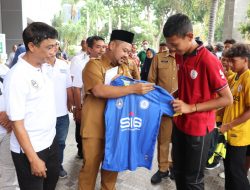 Bupati Gresik Lepas Kesebelasan U 13 dan U 15 Piala Soeratin