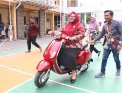 Bu Min Resmikan Darussalam Bismar E-bike, Nyatakan Pemkab Gresik Dukung Penuh Dalam Program Peningkatan Kualitas Siswa SMK.