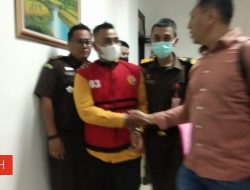 Kades Krai Berbaju Rompi Merah Ditahan Kejari Lumajang, Tersangka Tilep DD Rp 178Juta