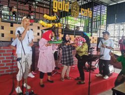 GOLD Cafe Gresik Heboh dan Meriah, Salah Satu Sang Owner Ultah