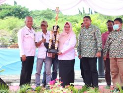 Wabup Bu Min Serahkan Piala Kepada Juara Kategori Best In Show, Kontes Seribu Bonsai Senilai Total Miliaran Rupiah