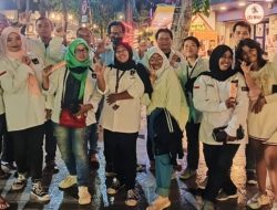 Moment Velentine Day Partai Bulan Bintang Kota Surabaya Bagikan Coklat dan Bunga
