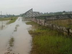 Tanggul Sisi Timur Jebol Genangi Tanah Kavling dan Area Persawahan Milik Warga Desa Beton Menganti