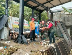 Koramil 0830/06 Benowo Bantu Korban Tenggelamnya Warga