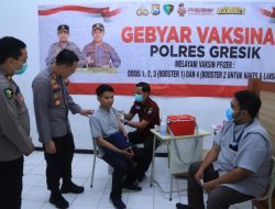 Polres Gresik Gencarkan Vaksinasi Booster di SMP Muhammadiyah 12