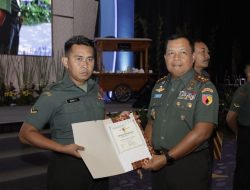 Prajurit Bhaskara Jaya Peroleh Penghargaan dari Pangdam V/Brawijaya Atas Prestasi Tugasnya