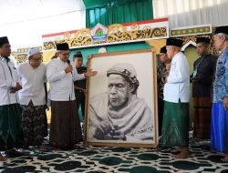 Kenang Kealiman Kakek Mertua Ganjar, PBNU Serahkan Lukisan karya Perupa Berdarah Tionghoa