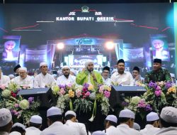 Peringati Hari Ulang Tahun Gresik, Pemkab Gresik Bershalawat Bersama Para Habaib Dan Ribuan Warganya