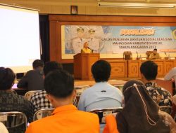 Bagian Kesra Sekda Gresik Berikan Bantuan Sosial Beasiswa Kepada 104 Mahasiswa Dari 12 PT di Gresik