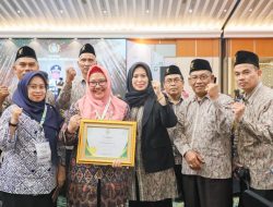 Kado Jelang Ramadhan Bupati dan Baznas Gresik Terima Penghargaan Baznas Award 2023