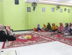 Bu Min Ngaji Dan Sholat Tarawih Bersama Muslimat NU Se-Driyorejo Saat Kunjungan