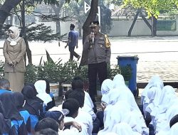 Cegah Kenakalan Remaja, Polsek Semampir Sosialisasi di SMP Negeri 11 Surabaya