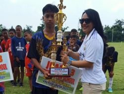 Pertandingan Football For Sekolah Tingkat Kabupaten, Pemain Terbaik Putri Diraih UPT SDN 337 Kotakusuma Sangkapura