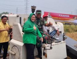 Pangdam V/Brawijaya Mayjen TNI Farid Makruf Bersama PT. Petrokimia Gresik Panen Padi di Driyorejo