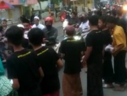 Bentuk Karakter Positif Pemain, Klub Sepak Bola PP Sampang Salurkan 250 Paket Takjil Ramadhan