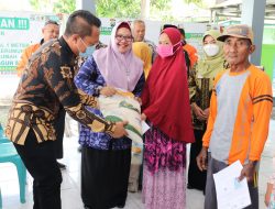 Wabup Gresik Serahkan Bantuan Pangan Perdana Cadangan Pemerintah