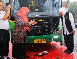 Gubernur Khofifah Luncurkan Tambahan 10 Armada Bus Transjatim Koridor I Gresik-Surabaya-Sidoarjo Untuk Perluas Jangkauan Layanan