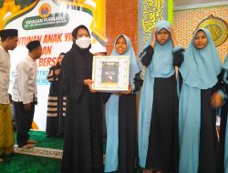 SMP-SMK Sepuluh Nopember Berikan Santunan Anak Yatim-Piatu, Pemberian Zakat dan Buber