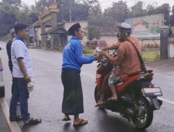 Manfaatkan Momentum Ramadhan 1444 H, DPK KNPI Omben Salurkan 150 Paket Takjil