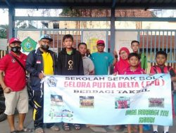 SSB Gelora Putra Delta Sidoarjo Bagi-bagi Takjil