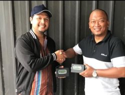 Penyerahan Prototype Surveymeter Radiasi Karya Deddy Rusdiana untuk Pengembangan Penelitian di Jurusan Fisika Universitas Lambung Mangkurat