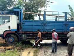 Truk Besar Rusak di Jalan Kampung Buyuk Bringkang Ganggu Lalulintas Pengguna Jalan