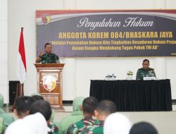 Korem 084/Bhaskara Jaya Menggelar Penyuluhan Hukum bagi Prajurit, PNS dan Persit