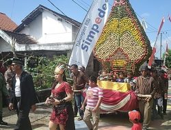 Pemdes Cinandang Gelar Sedekah Bumi dengan Tema ‘’Persatuan dan Gotong Royong”