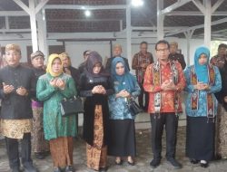 Bupati Mojokerto Ikfrina Berikan Apresiasi Atas Kekompakan Warga Desa Cinandang