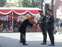 Pangdam Farid Makruf Terima Penghargaan Lencana Emas Jer Basuki Maya Beya dari Gubernur Jatim