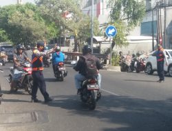 Petugas Dishub Surabaya Gelar Penertiban di Raya Banyu Urip