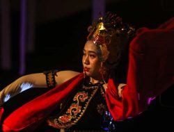 UKM Teater Geo Gelar Pentas Teater ‘Kelambu Aksa’ dan Launching Buku ’Nglaras Ati