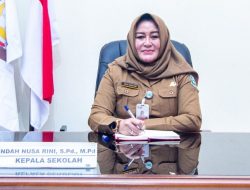 Usai PPDB, SMAN 1 Cerme Berikan Bantuan Seragam dan Atribut Sekolah pada Siswa Tidak Mampu