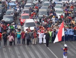 Jiwa Nasionalisme Tinggi, Polresta Malang Kota Ajak Pengendara Peringati Dirgahayu Proklamasi Kemerdekaan RI ke-78