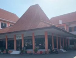 Camat Bulak Surabaya Overacting dan Arogan, Pnta HP Wartawan Saat Meliput