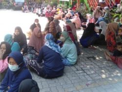 Wali Murid Geruduk UPT SD Negeri 19 Gresik Gegara  Diwajibkan Beli Buku