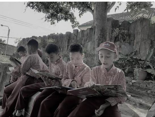 Jadikan membaca untuk membuka wawasan Foto : Pustaka Gerilya