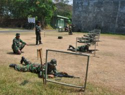 Tingkatkan Kemampuan Menembak Prajurit, Kodim 0817/Gresik Selenggarakan Latbakjatri TW III TA 2023