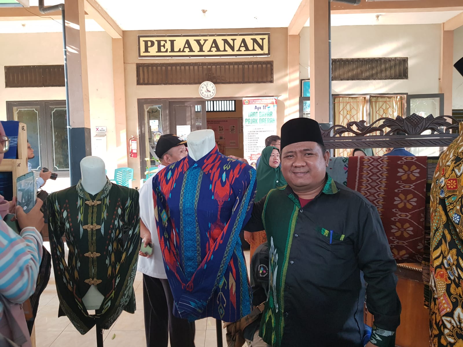 Kapala Desa Wedani Hadi Sanjaya, tenun wedani memiliki kekhasan sedniri dan unik, Foto : Iqfan