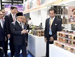 Wapres Ma’ruf Amin Undang Pengusaha China Investasi Produk Halal RI
