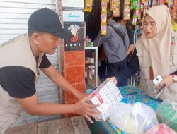 Petugas Razia Gabungan Satpol PP Gresik Sita Ratusan Rokok Ilegal di Pulau Bawean 