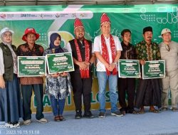 Bupati Bersama PT. Petrokimia Gresik Peduli dan Beri Bantuan pada Warga Pulau Gili Bawean