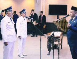 Bupati Gresik Lantik 2 Kades PAW, Pesannya: Optimalkan DD Demi Kesejahteraan Masyarakat