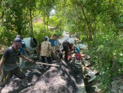 Dorong Pertumbuhan Ekonomi Masyarakat, Pemdes Meteng Tingkatkan Infrastruktur Jalan Poros Desa