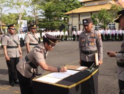 Kapolres Pimpin Upacara Sertijab Dua Pejabat Kepala di Lingkup Polres Sampang