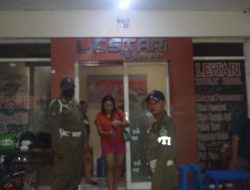 Satpol PP Gresik Gelar Razia Prostitusi Online di Homestay Lestari Depan Kantor Pemkab Gresik