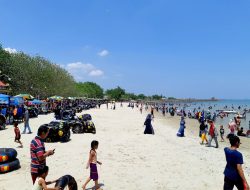 Pengunjung Komplain Asap Rokok, Pengelola Pantai Dalegan : Tulisan Larangan Merokok Dipasang Puskesmas untuk Formalitas Saja