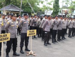Kapolres Sampang Pimpin Apel Pergeseran Pasukan BKO Polda Jatim dalam Pengamanan TPS Pemilu Di Sampang
