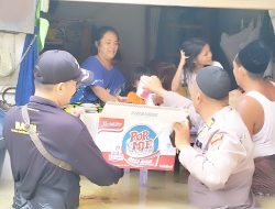 Peduli Korban Bencana Banjir, Polres Sampang Salurkan Bantuan Paket Sembako
