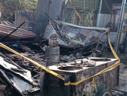 Toko Sembako dan Bensin Eceran Terbakar di Tepi Tanggul Desa Dukunanyar hingga Tewaskan Pemiliknya